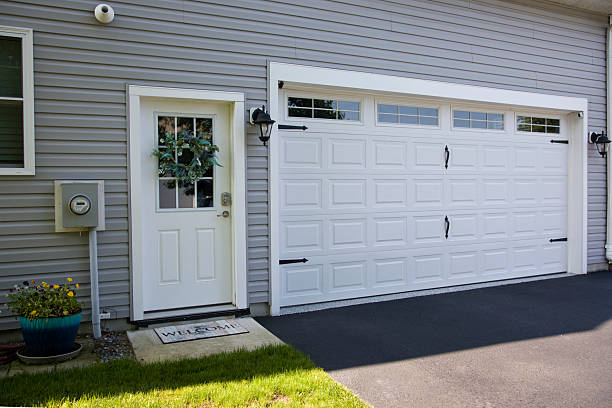 24/7 Emergency Garage Door Panel Replacement experts in Folly Beach, SC
